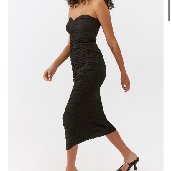 Urban Outfitters Dresses & Skirts - UO Nadia Ruched Strapless Midi Dress